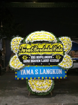Papan Bunga Duka di Marang Kayu